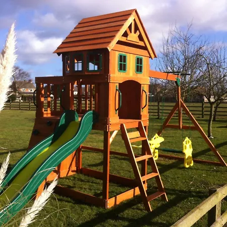 Bed & Breakfast The Poplars & 4*