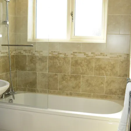 Bed & Breakfast The Poplars &