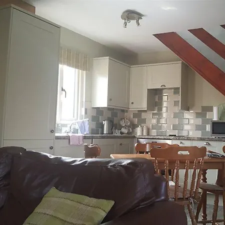 The Poplars Bed & Breakfast 4*