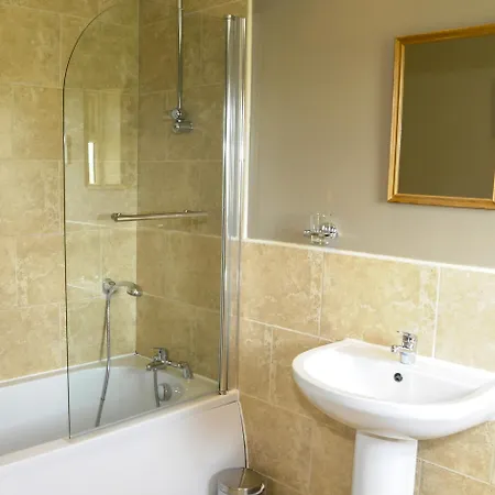 The Poplars & Alojamento de Acomodação e Pequeno-almoço 4*