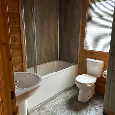 白杨树客房和小屋住宿加早餐旅馆 住宿加早餐酒店 4*
